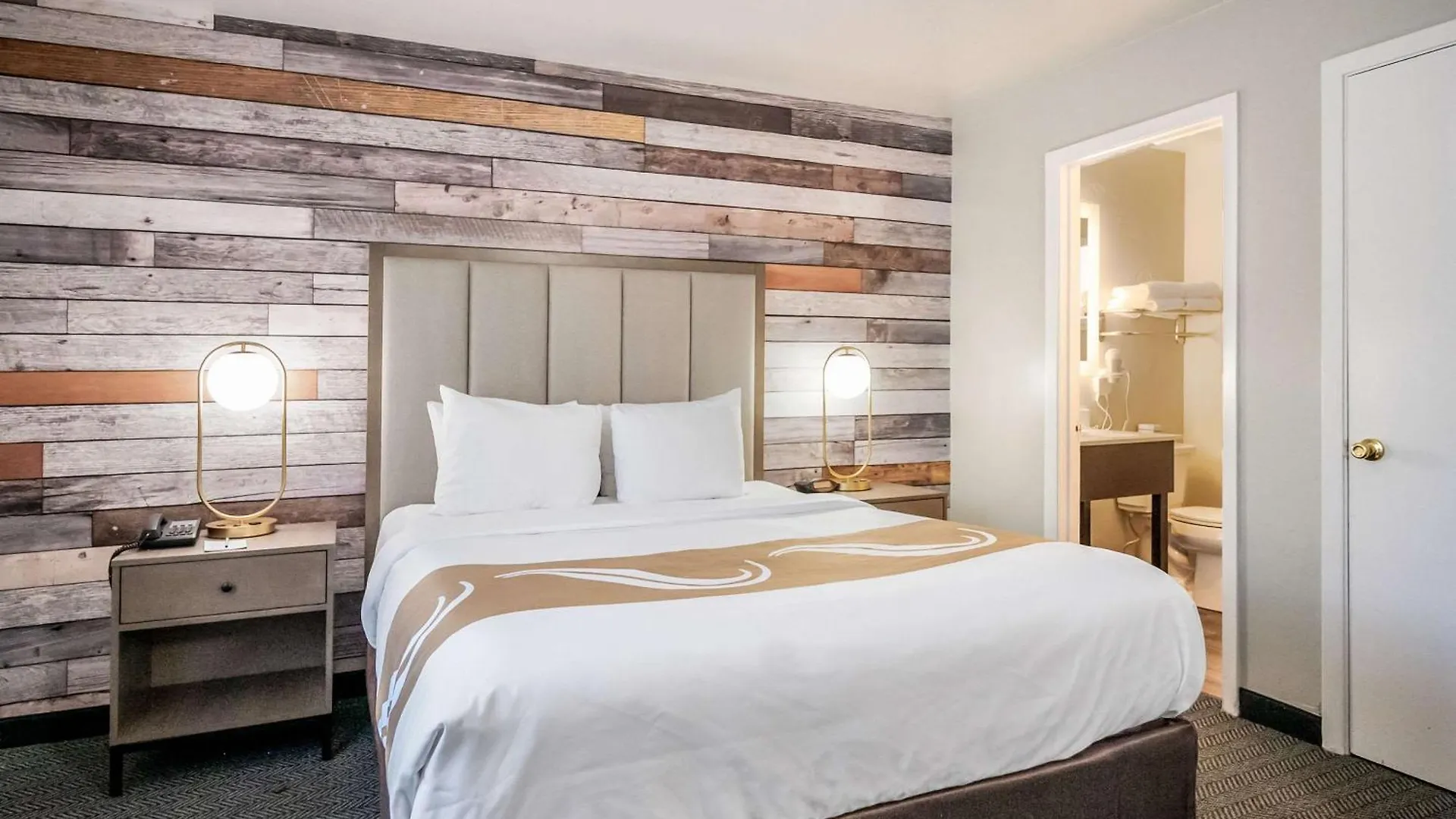 Quality Inn South Lake Tahoe 2*,